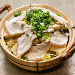 Pickled Cabbage Tofu with Pork Belly / 酸菜白肉砂锅