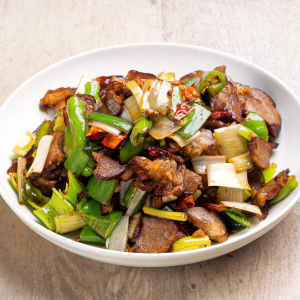 C2. Smoking Pork Belly with Leek / 腊肉炒大蒜叶  / Heo Hun Kh&oacute;i X&agrave;o Tỏi T&acirc;y