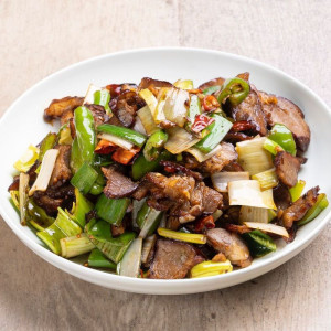 C2. Smoking Pork Belly with Leek 腊肉炒大蒜叶