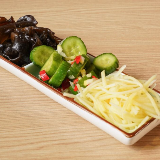 Cucumber in Garlic Sauce 蒜香拍黄瓜