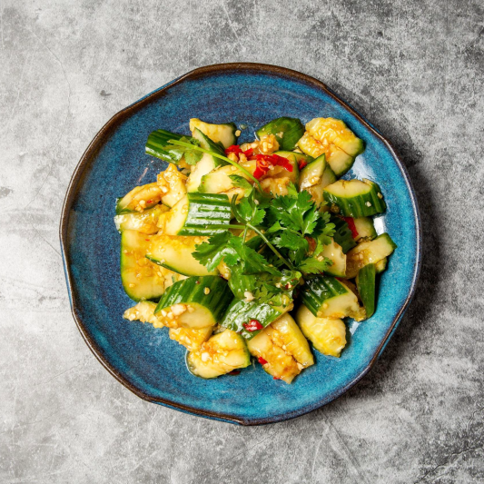 Cucumber in Garlic Sauce / 蒜香拍黄瓜