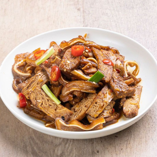 Saut&eacute;ed Pig's Ears with Dried Tofu 香干炒猪耳 (New Dishes)