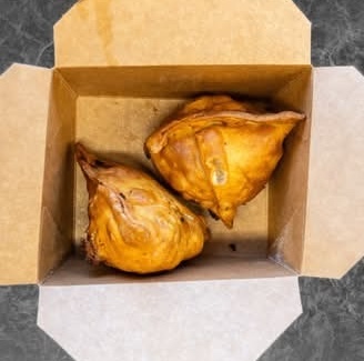 Samosa with Chutney (2 pcs)