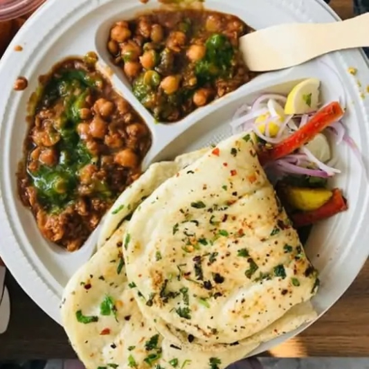 Kulche Chole (2 pcs)