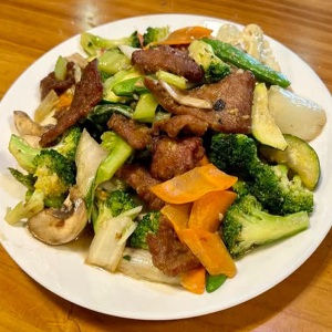 38. Sliced Beef with Mixed Vegetables 牛肉杂菜 