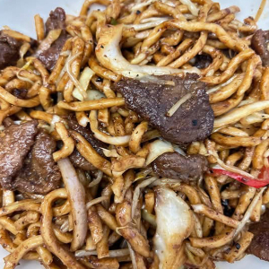 K. Beef with Black Pepper Thick Noodles 黑椒牛柳炒面 
