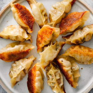Pan Fried Dumplings (8 pcs)