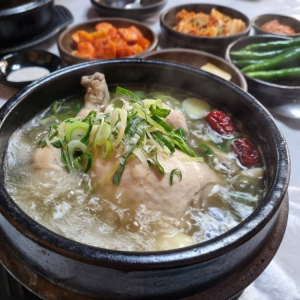 M13. Korean Chicken Soup with Ginseng - 삼계탕