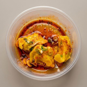 Wontons in Chili Oil (8 pcs)