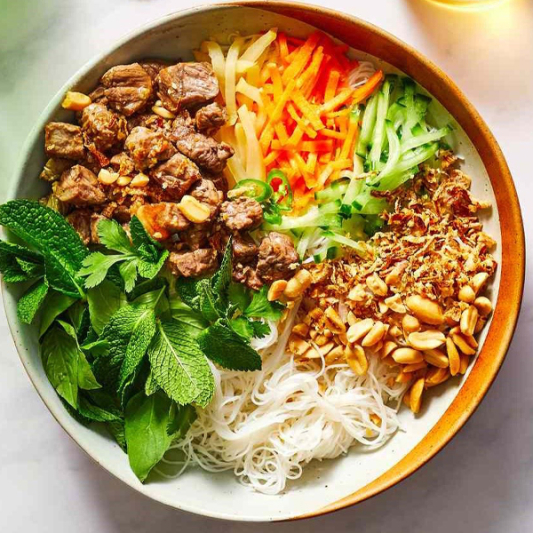 13. B&uacute;n Thịt Nướng - Grilled Pork Bowl