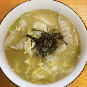 18. Tteok Man Du Gook 떡만두국