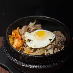40. Beef Brisket Bibimbap 차돌돌솥