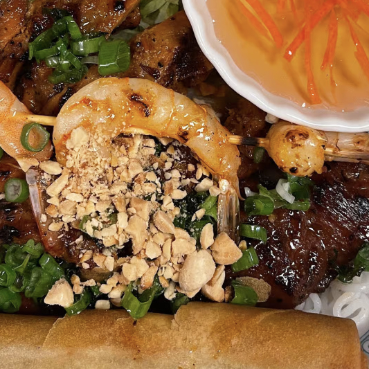B1. House Special Vermicelli Noodles with Pork, Chicken, Shrimp and Egg Rolls B&uacute;n Đặc Biệt