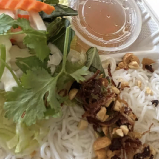 B7. Vermicelli Noodles with Chicken and Egg Rolls B&uacute;n Chả Gi&ograve; T&ocirc;m