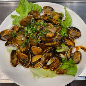 29. Fried Clam Meat in Chiu Chow Style 家鄉炒蜆肉