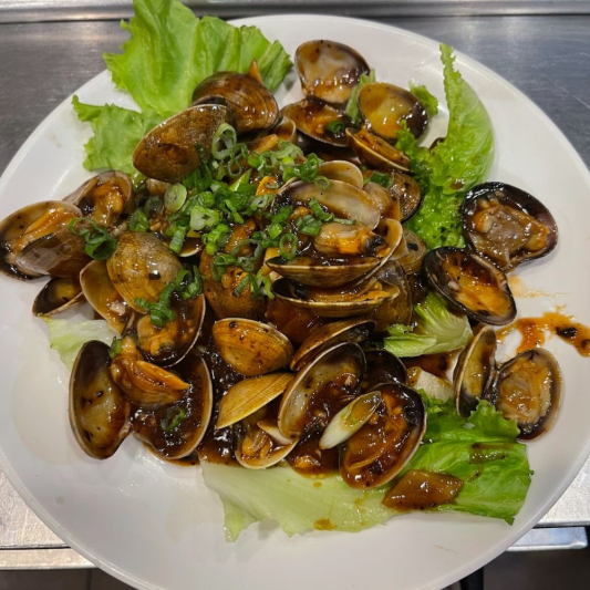 29. Fried Clam Meat in Chiu Chow Style 家鄉炒蜆肉