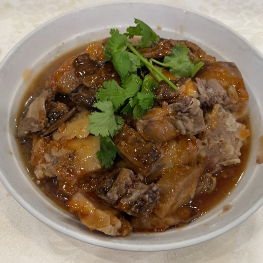 185.	Braised Duck with Taro and Sweet Plum 香芋梅子鴨