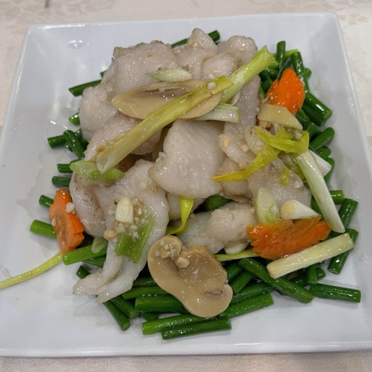 182.	Stir-Fried Garoupa Fish with Garlic Stem 蒜心炒斑球