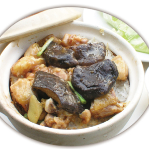 143. Black Mushrooms & Chicken Rice in Clay Pot 北菇滑雞煲仔飯