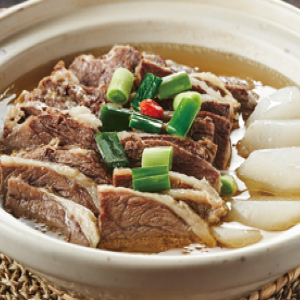 148. Beef Stew with Clear Broth in Clay Pot 清湯牛腩煲