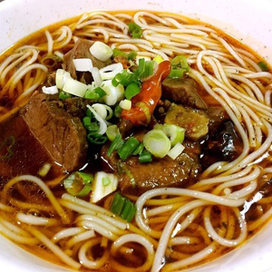R1. Spicy Beef Rice Noodle Soup 牛肉粉