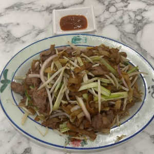 Dry-Fried Beef Rice Noodles / 乾炒牛河