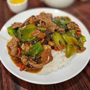 Beef with Bitter Melon in Black Bean Sauce on Rice 豉汁涼瓜牛肉飯