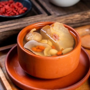 Pork Bone & Chicken Soup (38oz) 止咳潤燥 ｜老闆娘靚老火雞湯: 靚雞湯 