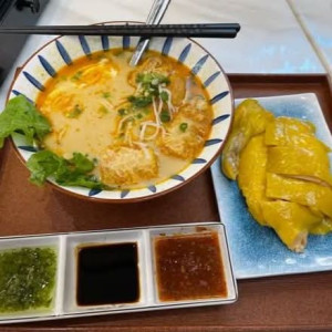 Hananiese Chicken Thick Vermicelli Noodles in Singapore Curry Soup 喇沙海南雞瀬粉h