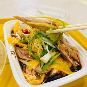 Double Braised Chicken with Silicon & Ginger Soya Sauce on Rice 薑蔥霸王啫喱走地雞飯