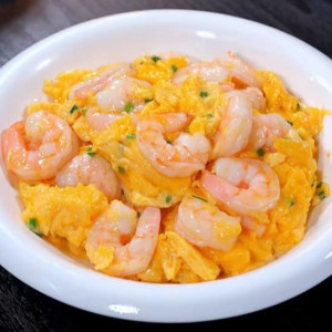 Scrambled Egg with Garlic Chives & Shrimp 韭黃滑蛋炒蝦仁