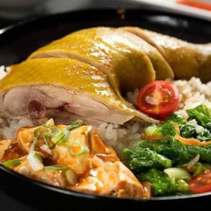 Double Boiled Chicken on Rice 招牌啫喱路邊雞飯