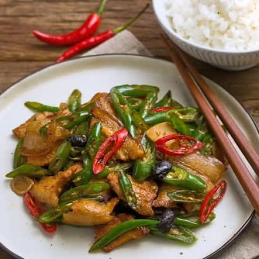 Stir-Fried Chilli Beef with Green Pepper 老乾媽辣椒炒牛肉