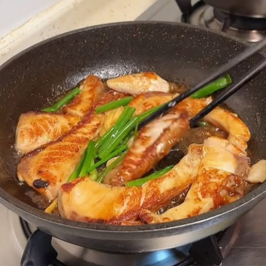 Fish Fillet with Silicon & Ginger on Rice 蔥爆魚腩飯 (微辣)