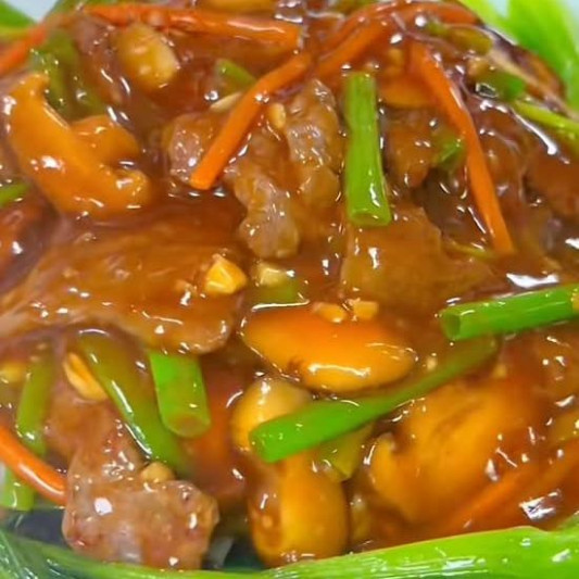 Beef Fried Rice Noodles with Vegetables 菜遠牛肉炒河