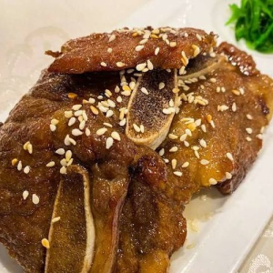 Honey Beef Short Ribs with Sesame 蜜汁牛仔骨