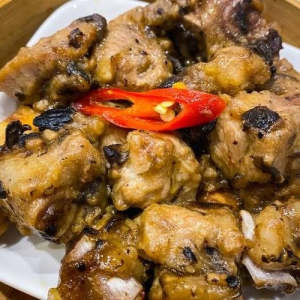 Steamed Spare Ribs with Taro in Black Bean Sauce 香芋豉汁蒸排骨
