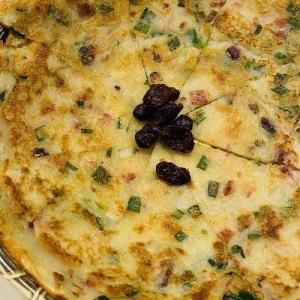 Pan-Fried Special Cr&ecirc;pe with Preserved Meat 家鄉臘味煎薄餅