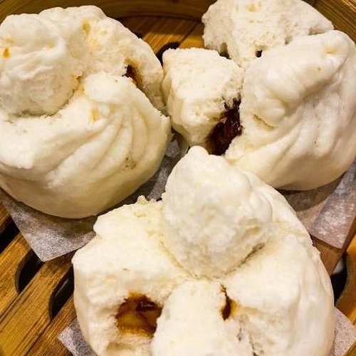 Steamed Bun with BBQ Pork in Oyster Sauce 鮑汁蠔王叉燒包