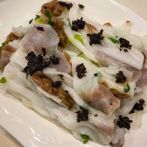 Steamed Rice Noodle Roll with Black Truffle 黑松露牛肉刮刮腸