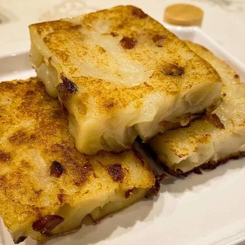 Pan-Fried Turnip Cake with Preserved Meat 香煎臘味蘿蔔糕