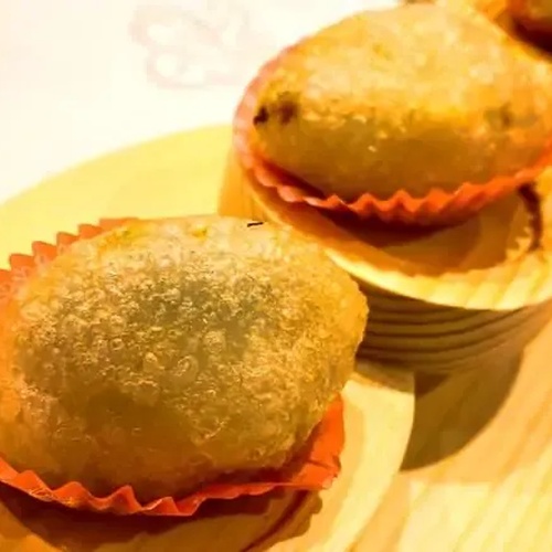 Deep-Fried Salty Dumpling with Pork 金珠鹹水角