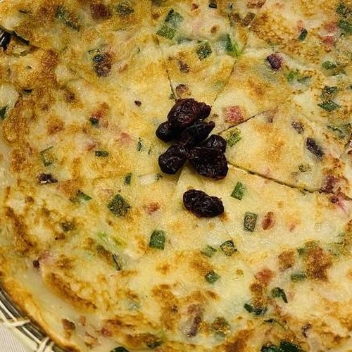 Pan-Fried Special Cr&ecirc;pe with Preserved Meat 家鄉臘味煎薄餅