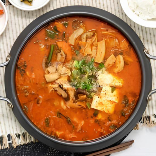 Spicy Beef Tripe Hot Pot (매운 소 곱창 전골)