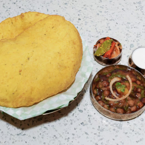 Chole Bhatura (2 pcs)