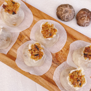 Shumai (6 pcs) / 肉末香菇咸蛋黄烧卖