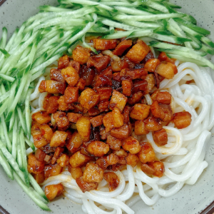 Spicy Pork with Soy Bean Paste and Noodles／肉丁辣酱面