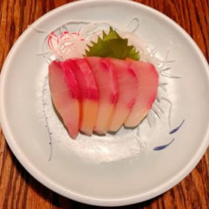 Hamachi Sashimi (5 pcs)