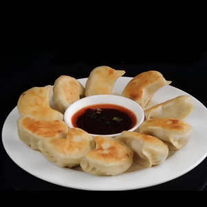 25. Pork and Veggie Dumplings (12 pcs) 猪肉菜饺子