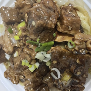 F11. Beef Brisket with Pok Choy 牛腩白菜